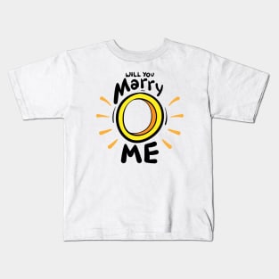 Black outline "Will you marry me" wedding ring Kids T-Shirt